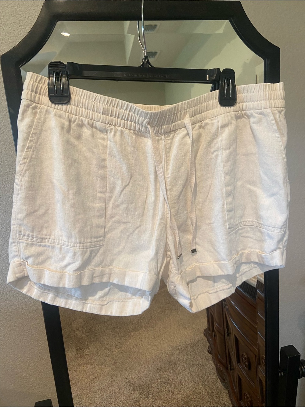 Old Navy White Drawstring Linen-Blend Athletic Shorts